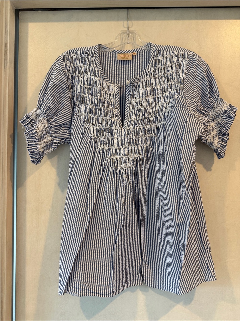 Rungolee Navy and White Top Size Medium Excellent Condition